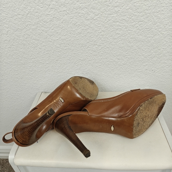Sergio Rossi Brown Leather Closed Toe Pumps Preppy Size 39EU 9.5US - Picture 12 of 14
